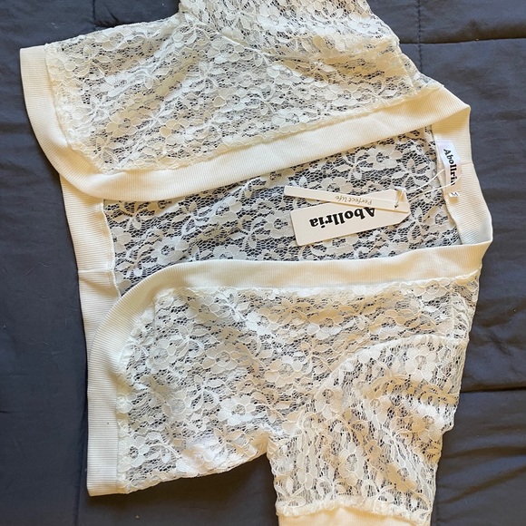 Abollria short sleeve floral lace shrug open front - Picture 4 of 4